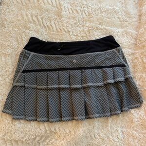 Lululemon Pacesetter Black and Gray Skirt- Size 6
(No Shorts under)